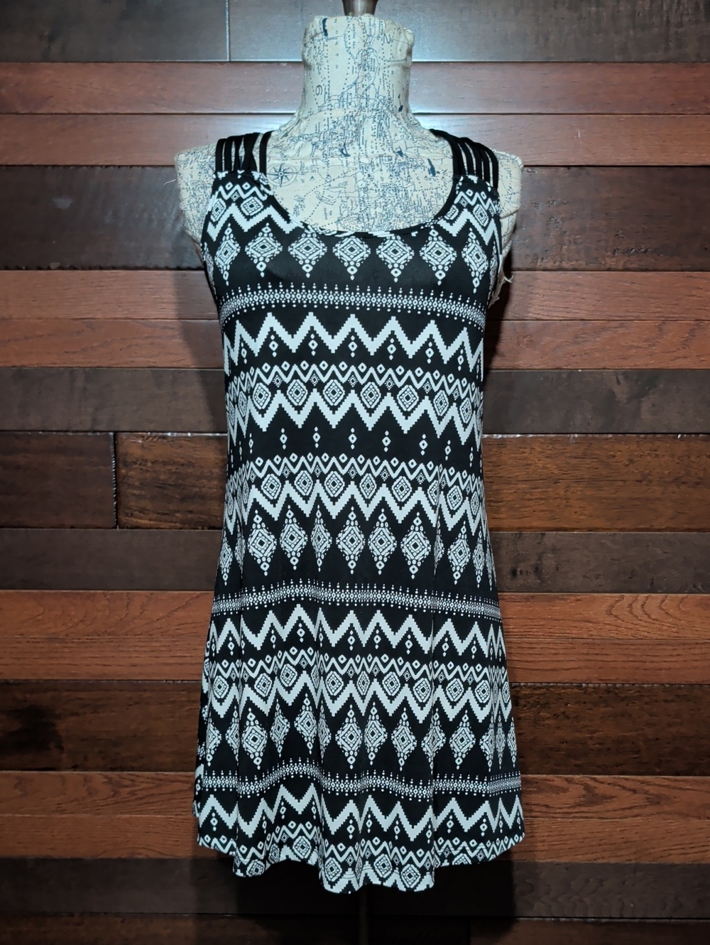 No Brand Tag Women’s Black & White Geo Print Tank Dress
